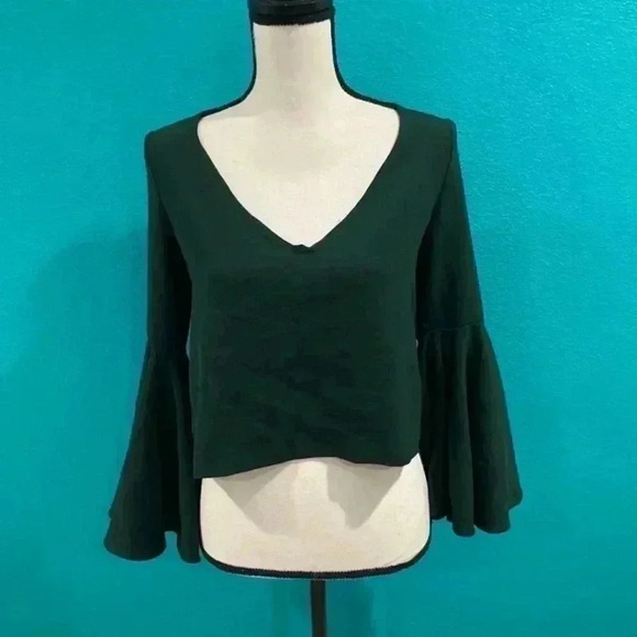 Zara cropped bell sleeve blouse in an emerald green color in size small - Picture 1 of 4